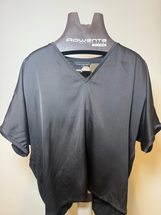 White House Black Market Tops - White House Black Marker WomenShort Sleeve V-Neck Shirt - Black silky flowy type